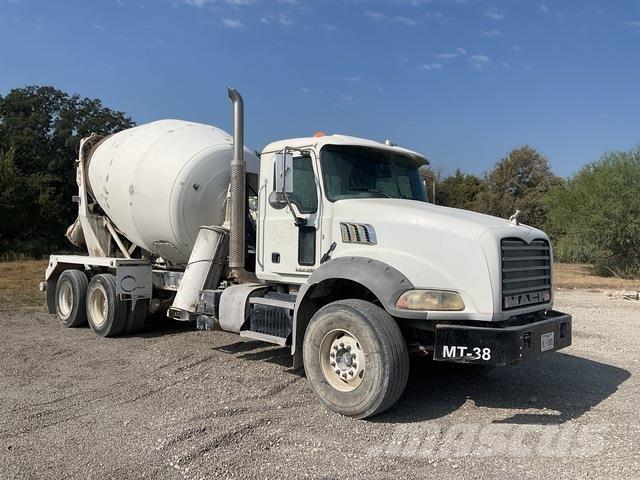 Mack GU813 Други