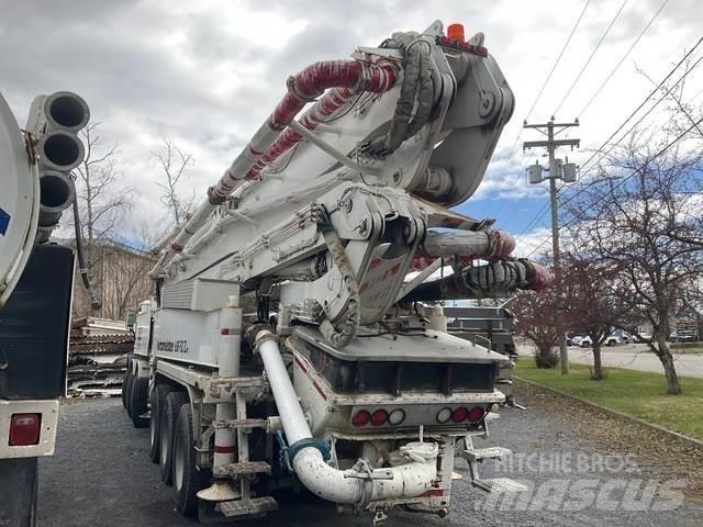 Mack MR688S Бетонопомпи
