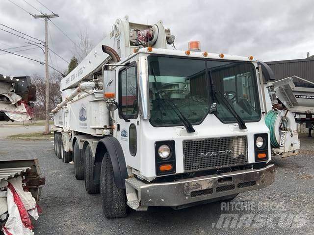 Mack MR688S Бетонопомпи
