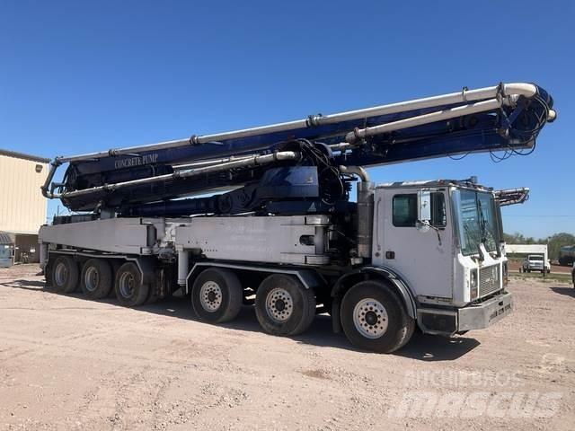 Mack MR688S Бетонопомпи
