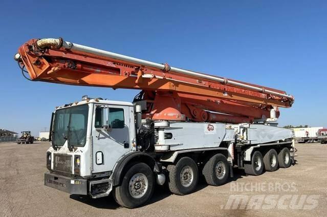 Mack MR688S Бетонопомпи
