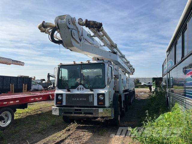 Mack MR688S Бетонопомпи
