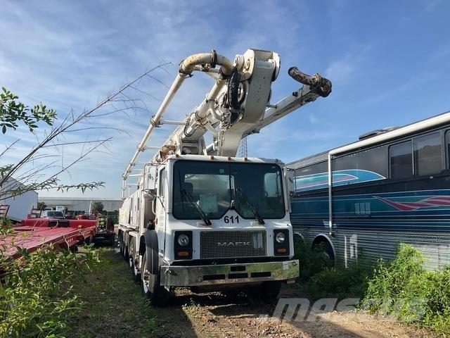 Mack MR688S Бетонопомпи

