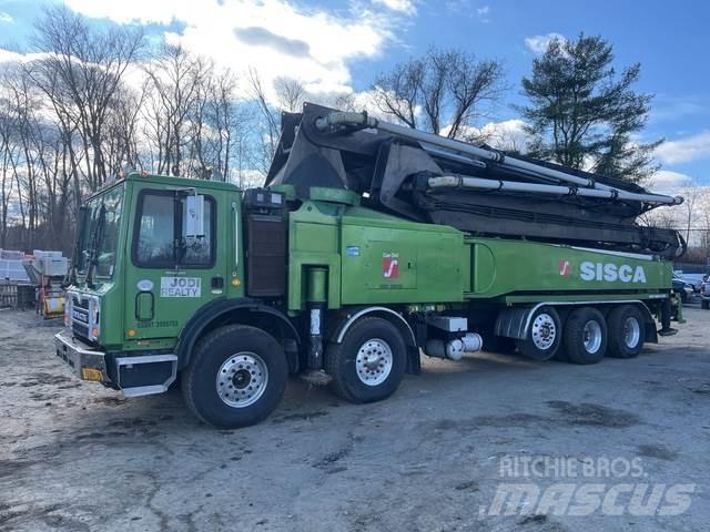 Mack MRU613 Бетонопомпи

