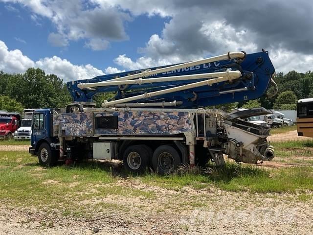 Mack MRU613 Бетонопомпи
