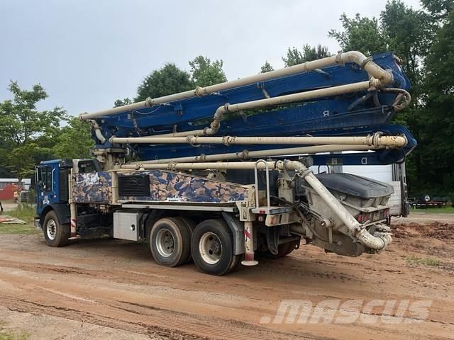 Mack MRU613 Бетонопомпи
