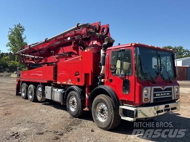 Mack MRU613 Бетонопомпи

