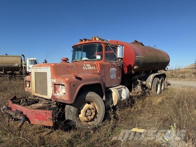 Mack R688ST Цистерни за вода
