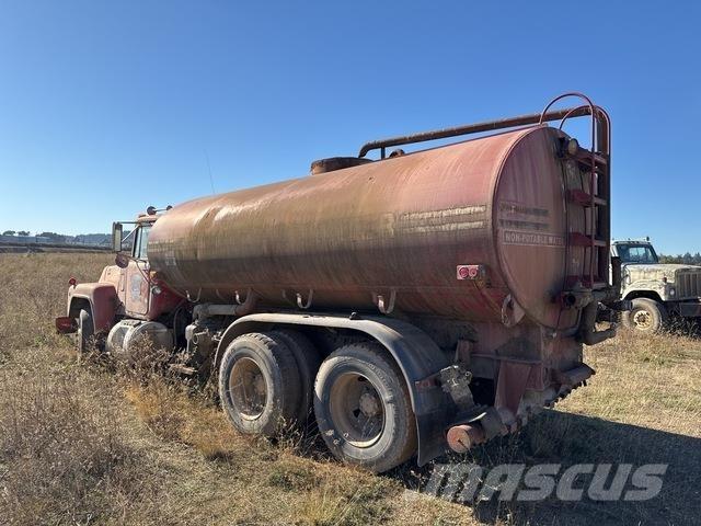Mack R688ST Цистерни за вода
