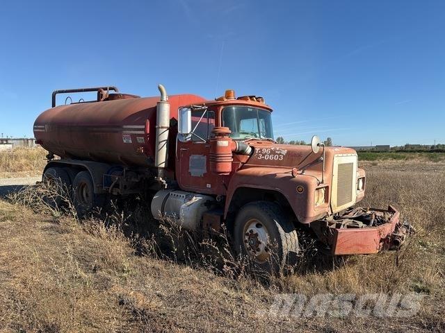Mack R688ST Цистерни за вода
