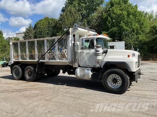 Mack RD600 Самосвал