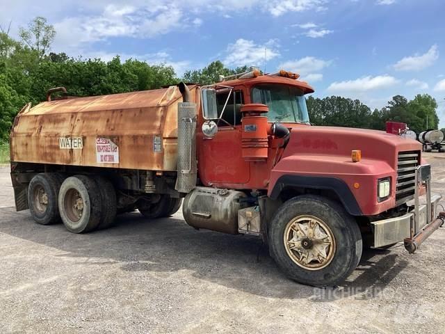 Mack RD688S Цистерни за вода

