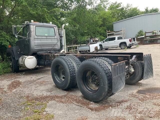 Mack RD688S Кабини