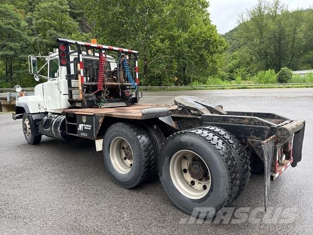 Mack RD688S Бордови