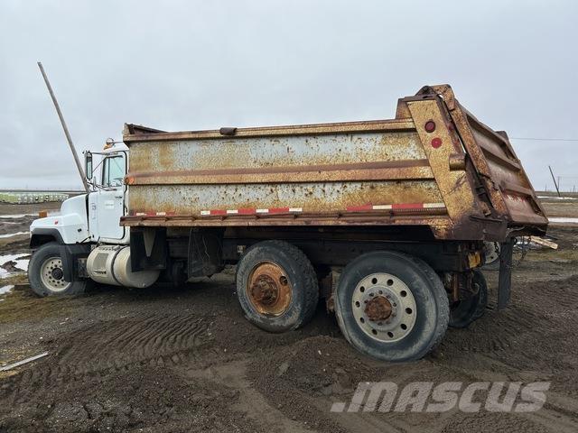 Mack RD688S Самосвал