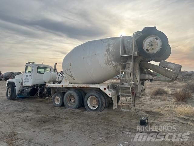 Mack RD690S Други