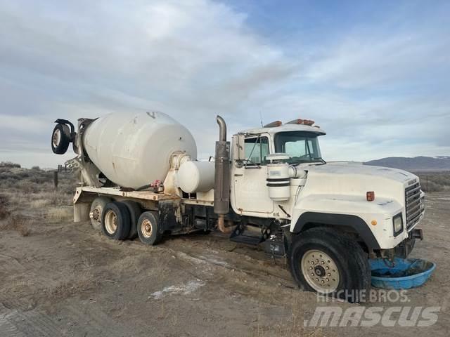 Mack RD690S Други