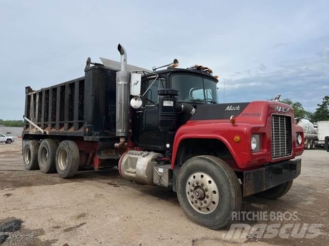 Mack RD690S Самосвал