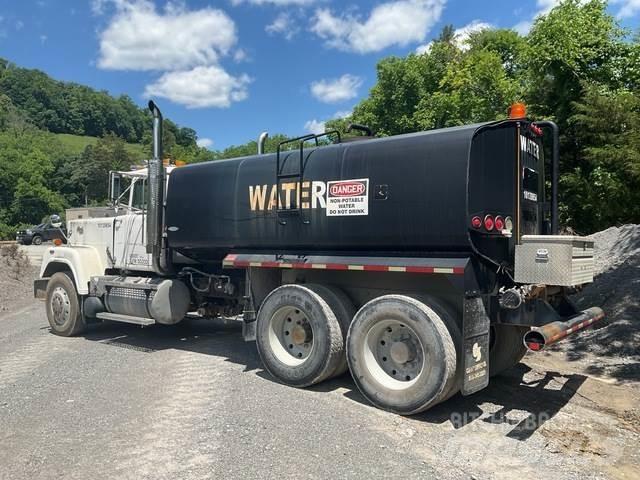 Mack RW613 Цистерни за вода
