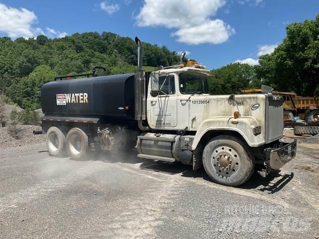 Mack RW613 Цистерни за вода
