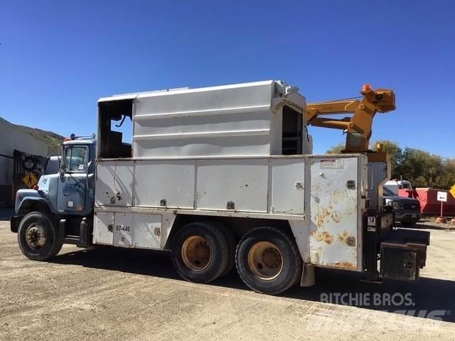 Mack U600 Общински/универсални превозни средства
