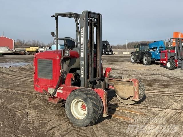 Moffett M55 Моторизирани високоповдигачи с открити платформи