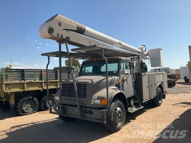 Navistar 4700 Моторизирани платформи с талига