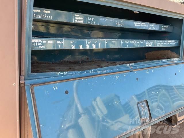 Navistar 4700 Моторизирани платформи с талига