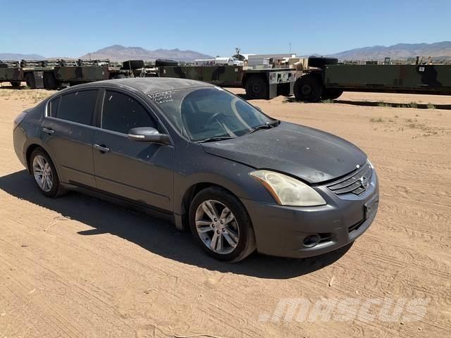 Nissan Altima Коли