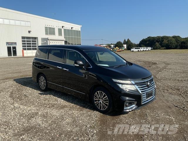 Nissan Elgrand Мини бусове