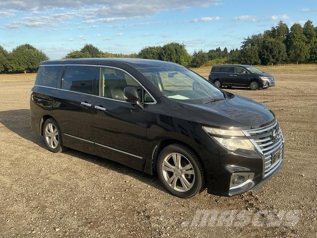 Nissan Elgrand Мини бусове