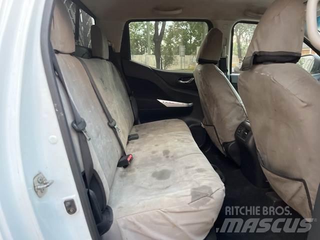 Nissan Navara Пикапи