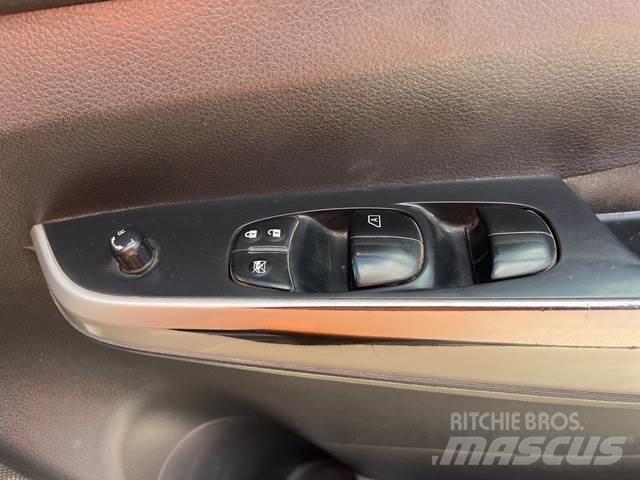 Nissan Navara Пикапи