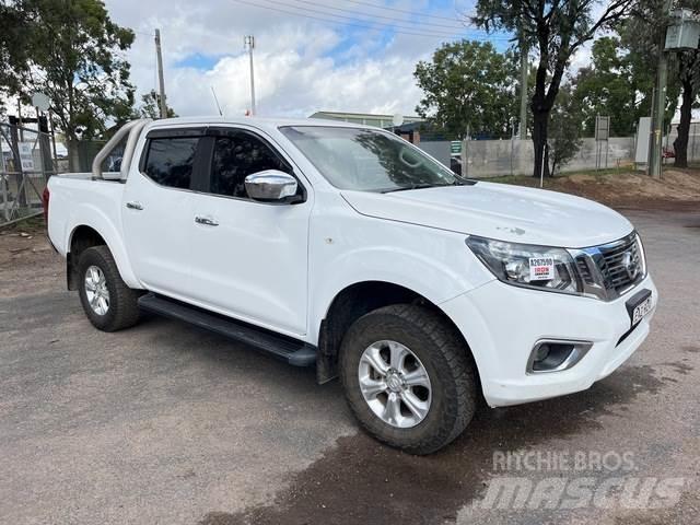 Nissan Navara Пикапи