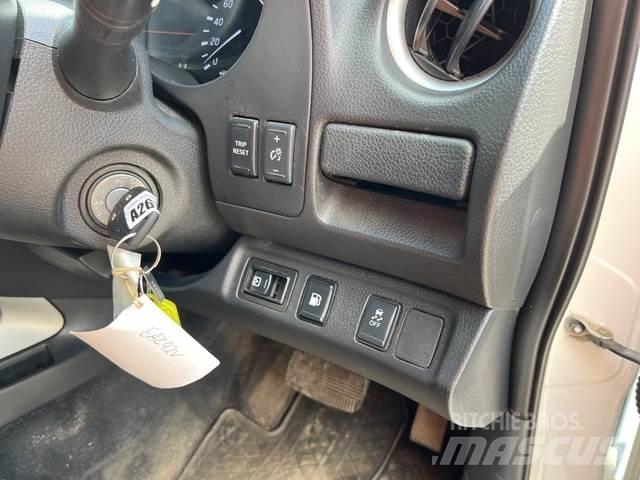 Nissan Navara Пикапи