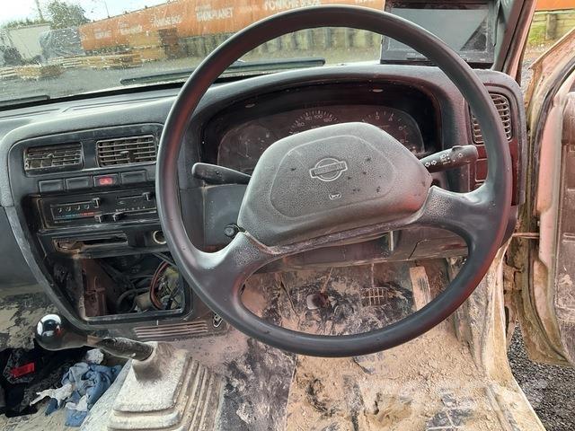 Nissan Navara Pick up/Dropside