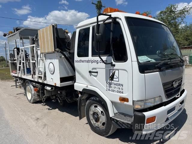 Nissan UD2300 Общински/универсални превозни средства
