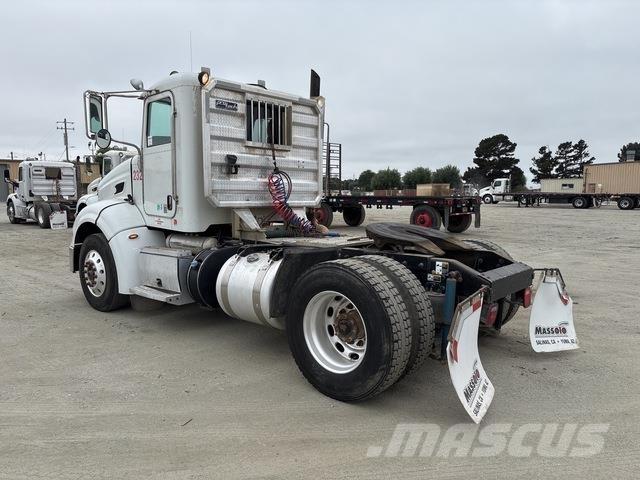 Peterbilt 384 Влекачи