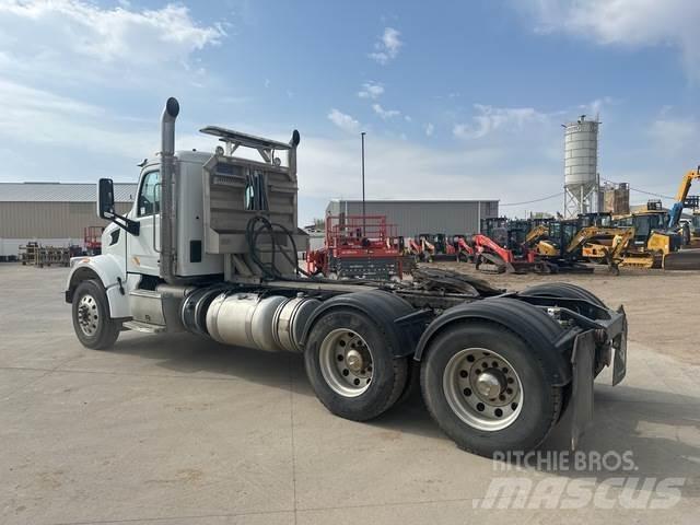 Peterbilt 567 Влекачи
