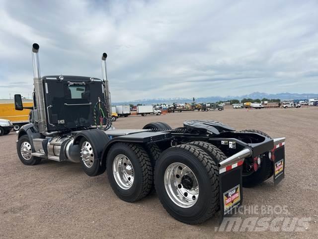 Peterbilt 567 Влекачи