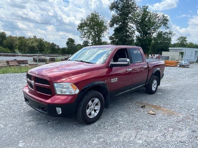 RAM 1500 Пикапи
