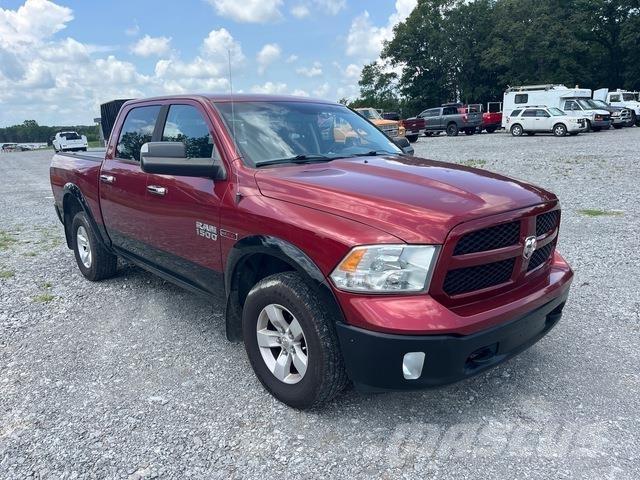 RAM 1500 Пикапи
