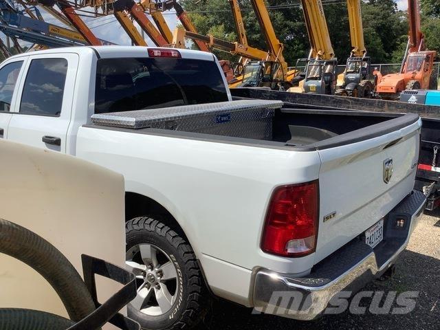 RAM 1500 Пикапи