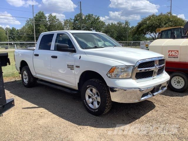 RAM 1500 Пикапи