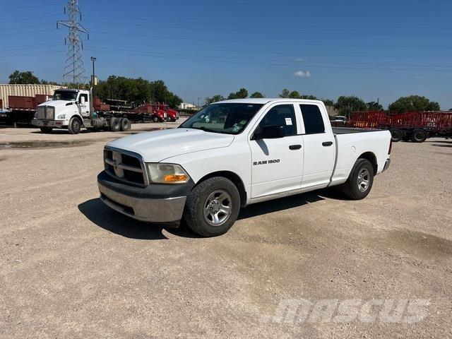RAM 1500 Пикапи