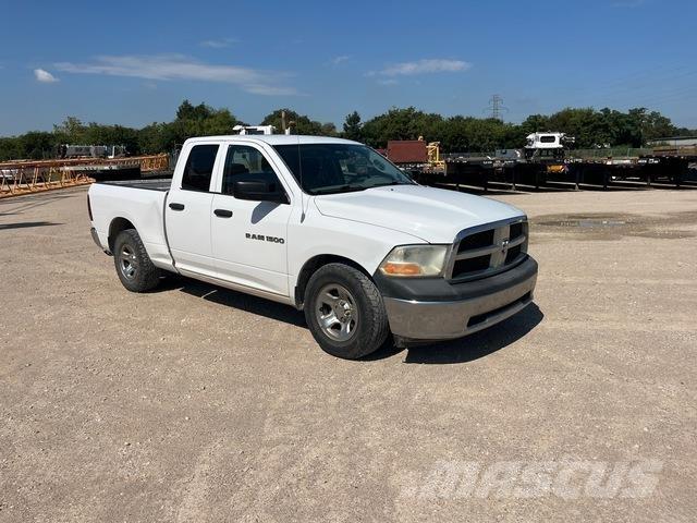 RAM 1500 Пикапи