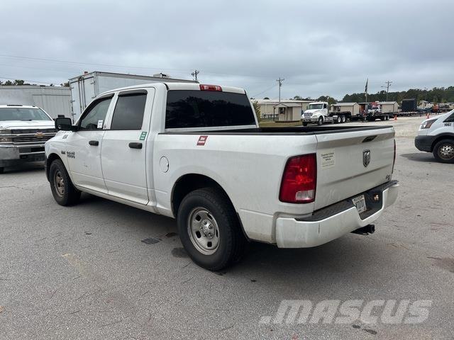 RAM 1500 Пикапи