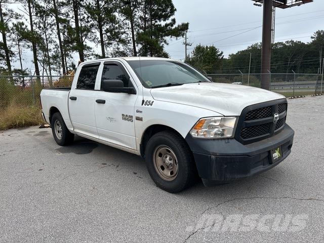 RAM 1500 Пикапи