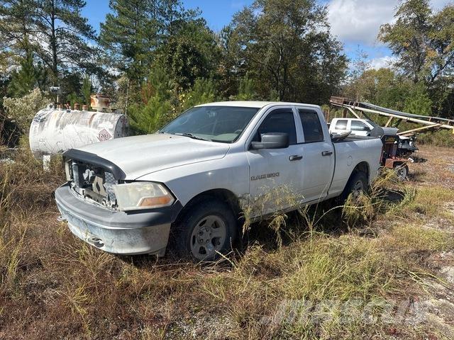 RAM 1500 Пикапи