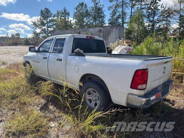 RAM 1500 Пикапи